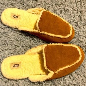 UGGS slippers